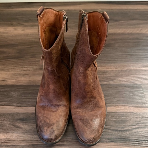 Born Women’s Brown Distressed Leather Western Style Low Boot Size 7.5 - Picture 3 of 13